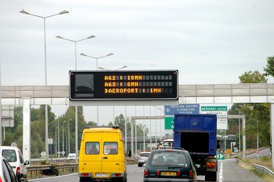 Panneau à message variable sur les temps de parcours