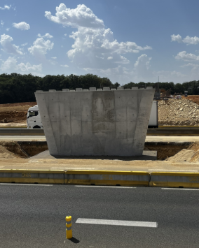 Pile du futur ouvrage dans le terre-plein central – juin 2026